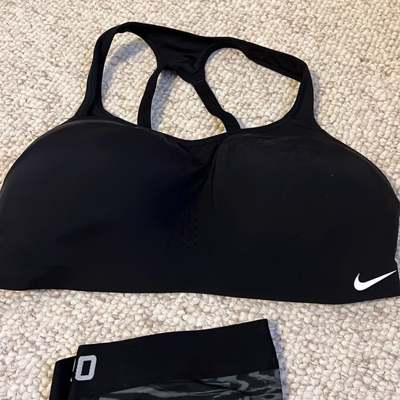 Nike Dri-Fit Set - Picture 2 of 7